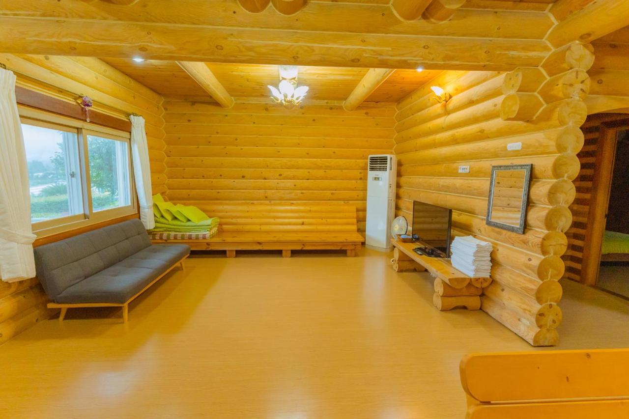 Jungmun Log Pension & Resort Seogwipo Dış mekan fotoğraf