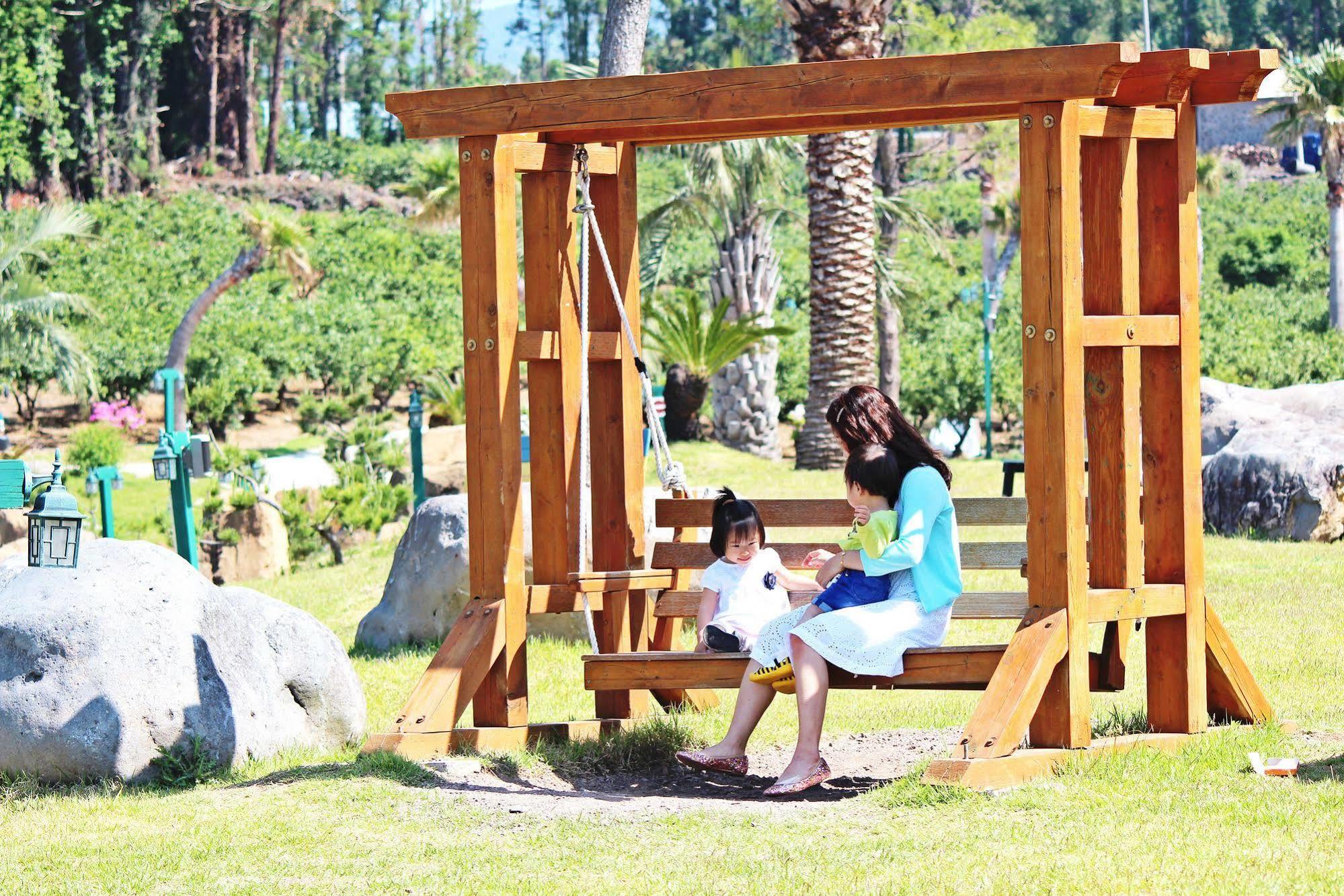 Jungmun Log Pension & Resort Seogwipo Dış mekan fotoğraf